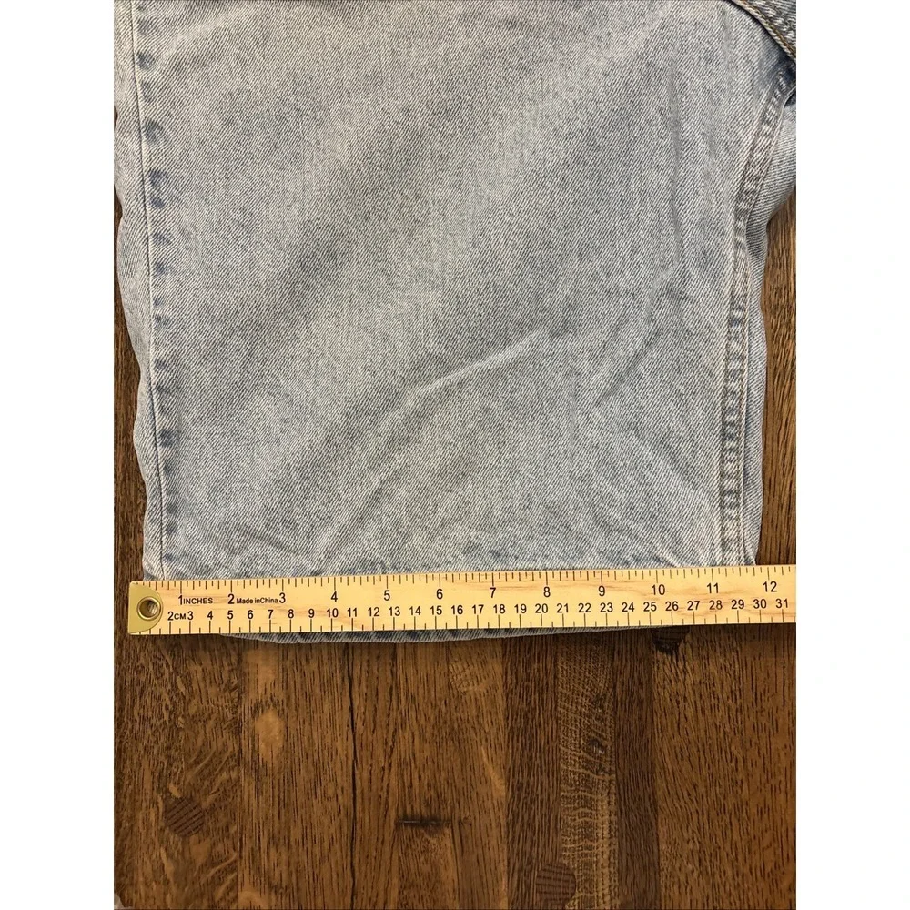 Vintage Levi's Men's 90's Denim Shorts Size 42 Light Wash 1995 550 Relaxed Fit